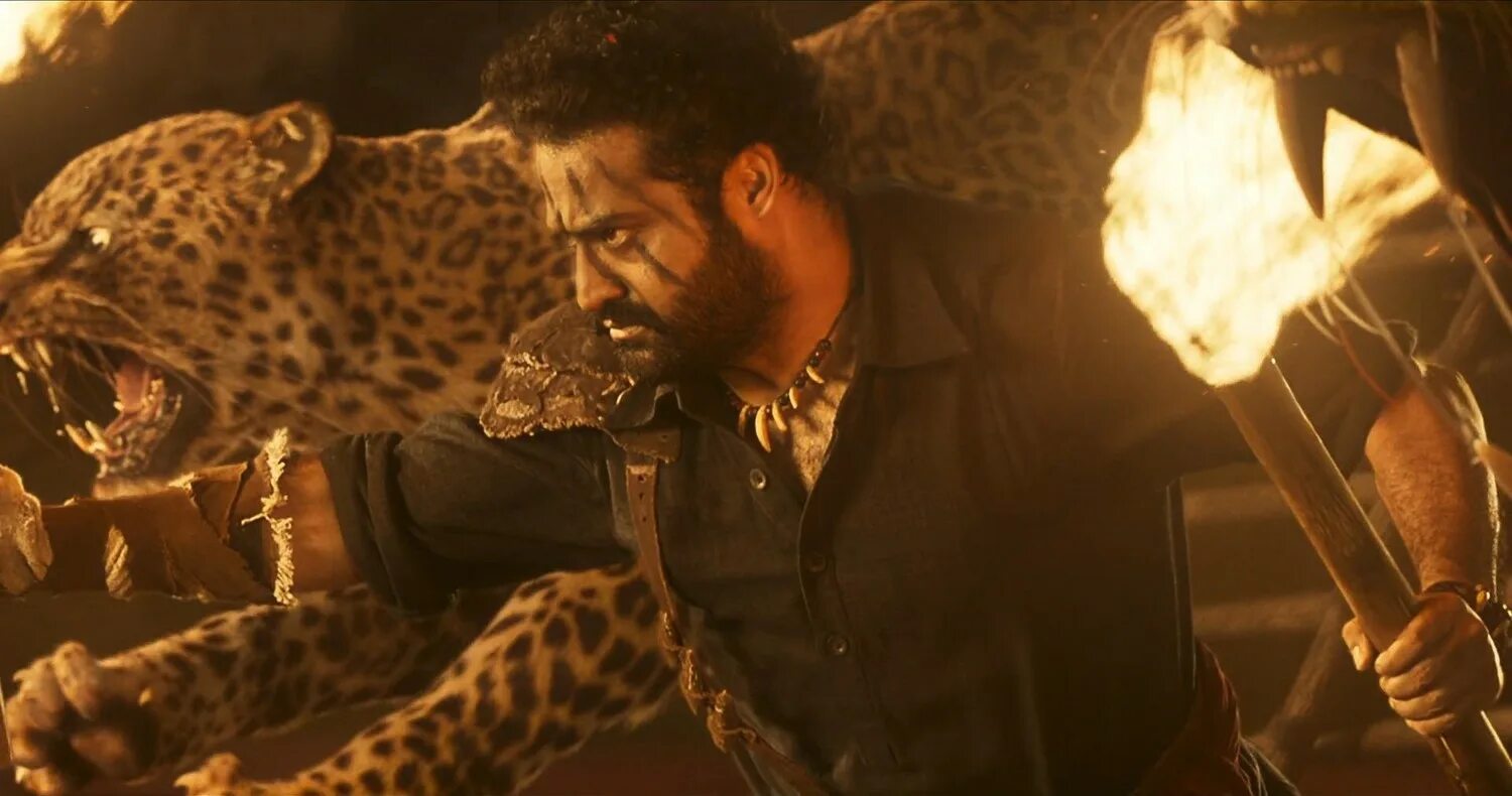 рядом ревут революции