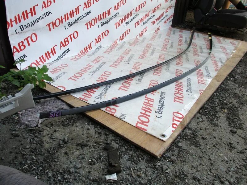 Молдинги на крышу хонда фрид 2008. Молдинги хонда фрид. Молдинг лобового стекла хонда срв 2. Молдинг хонда фрид. Верхний молдинг решетки радиатора accord 8.