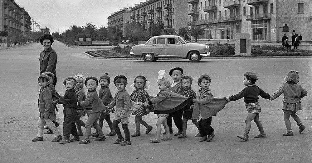 Город где воспитывался. «Назад в СССР. Ностальгия», Серпухов 2020. Советское детство. Счастливое советское детство. Советские дети на прогулке.
