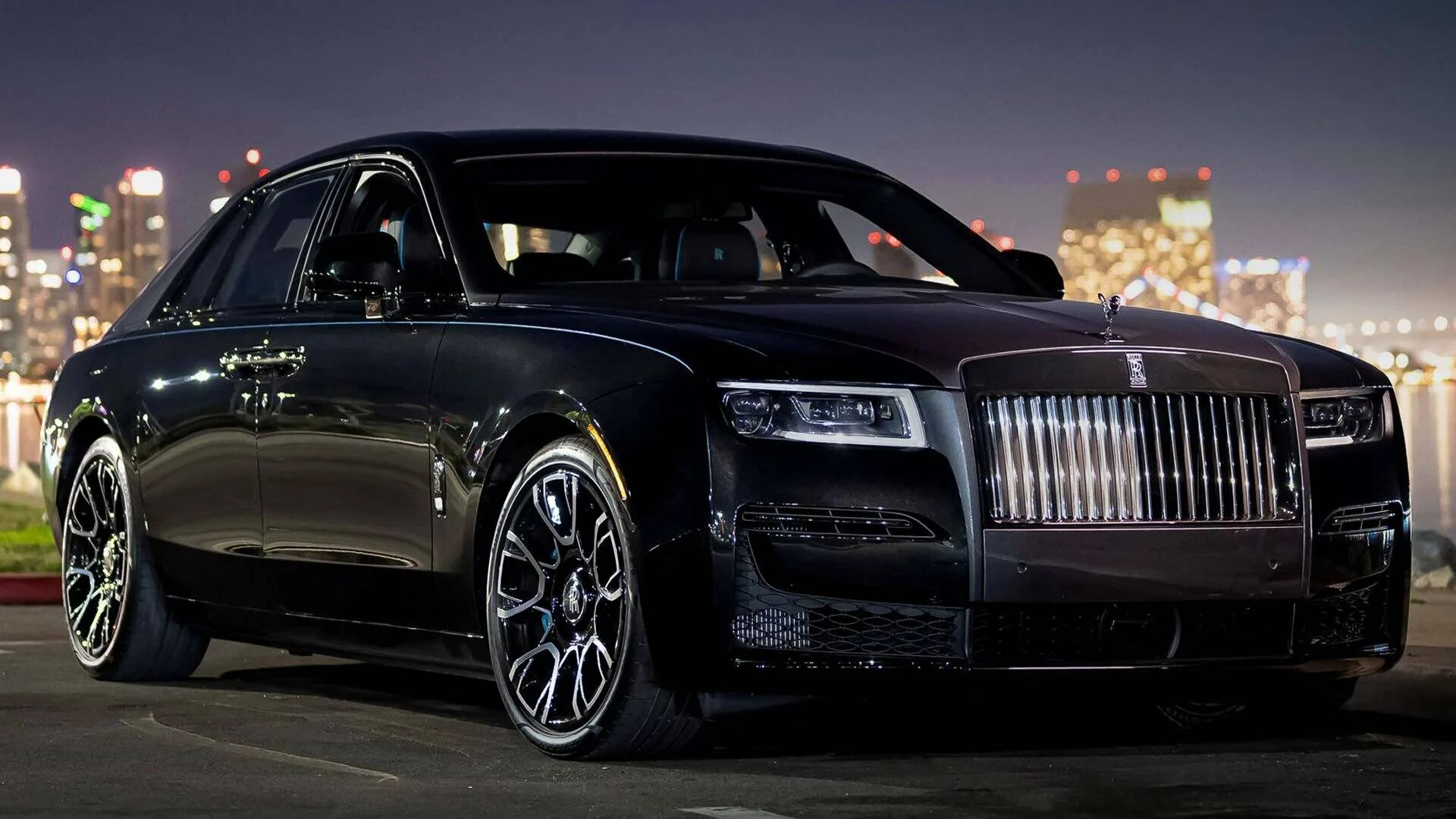 Песня черный ролс ролс. Rolls Royce Ghost 2022. Rolls Royce Ghost Black badge 2022. Rolls Royce Ghost 2022 Black. Новый Роллс Ройс 2022.