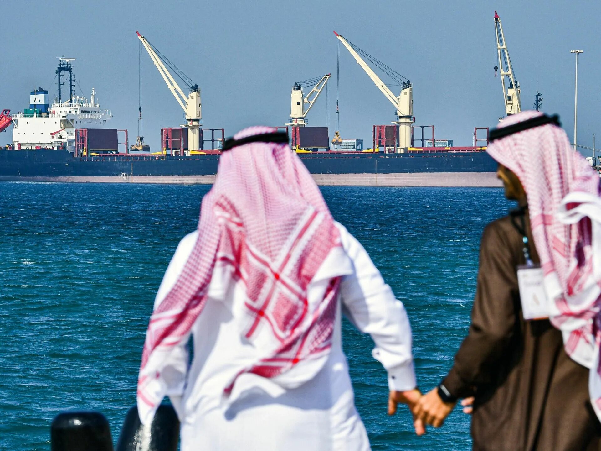 Нефть арабов. Танкер Саудовская Аравия. Саудовская Аравия нефтедобыча. Саудовская Аравия и Объединенные арабские эмираты. Саудовская Аравия морской порт.