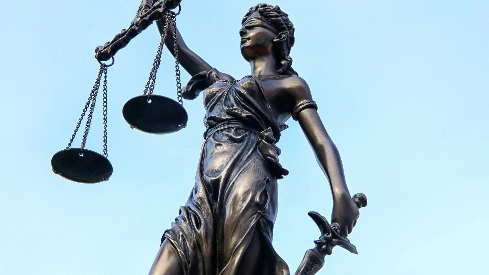 Весы правосудия. Скульптура правосудие. Богиня правосудия фемида. Фото справедливости. Богиня правосудия фемида.