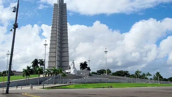 Площадь хосе марти гавана. Хосе марти. Куба гавана мемориал хосе марти. Марти куба. Фонтан хосе марти.