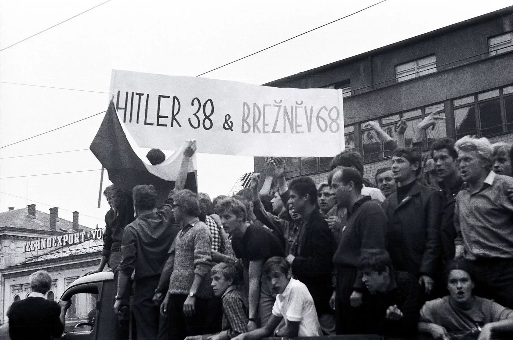 Протесты в чехословакии. Ввод войск в Чехословакию 1968. Восстание в Праге 1968. Протесты в Чехословакии 1968.