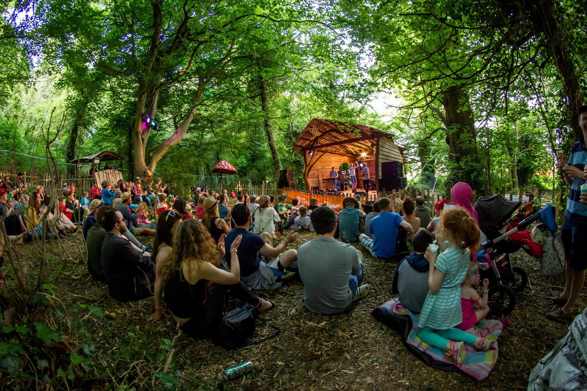 Strawberry festival. Пляж сцена для пения арт. Outdoor festival. Бар на фестивале. Outdoor festival.
