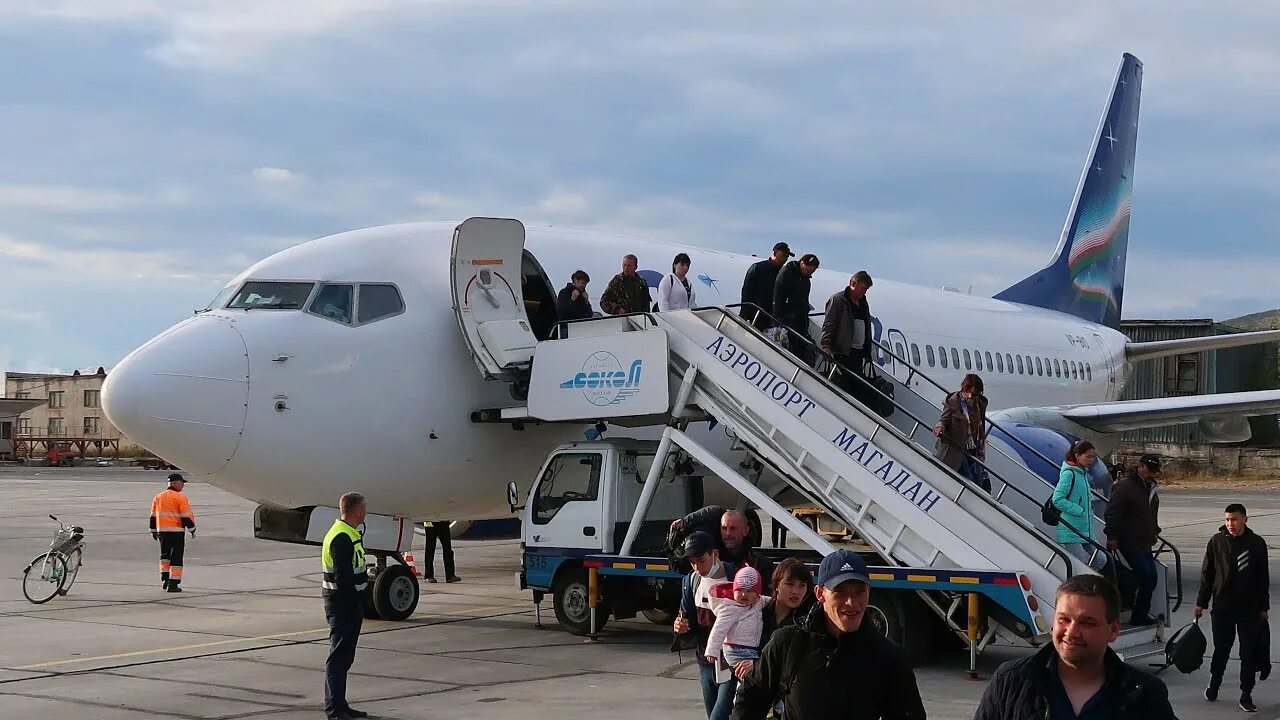 Якутия полеты. Boeing 737-700 Якутия. Боинг 737 700 Якутия. Авиакомпания Якутия r3. Самолёт 737-700. Якутия.