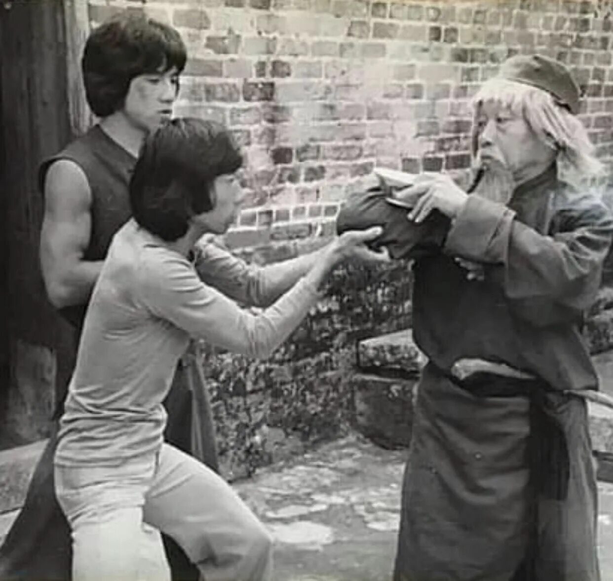 Тень орла джеки. Змея в тени орла (1978). Тень орла джеки. Тень орла джеки. Тень орла джеки.