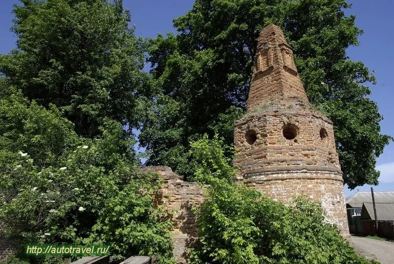 Фото дмитровска. Кантемировский парк Дмитровск. Дмитровск Орловской области парк. Дмитровск Орловский достопримечательности. Достопримечательности Дмитровска Орловской области.