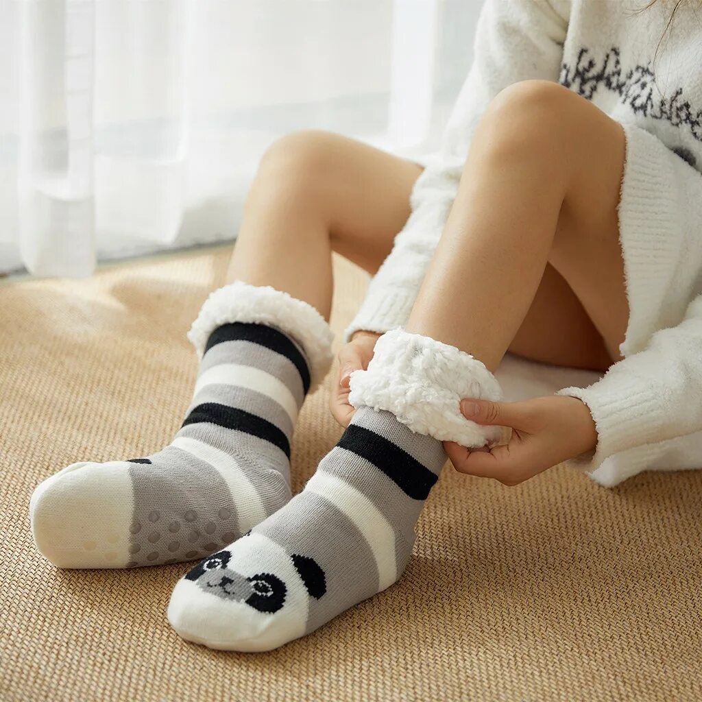 Зимние женские носочки. Красивые носки. Красивые теплые носочки. Тёплые носки для девушек. Милые носочки