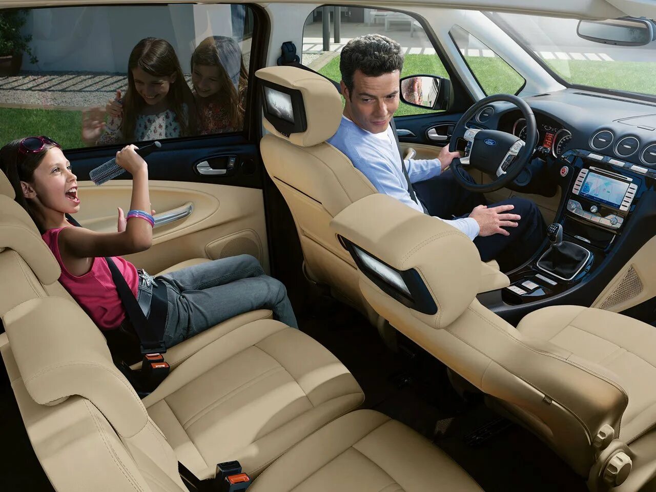 Семейный автомобиль для семьи. Ford Galaxy 2022 салон. Форд галакси 2011 салон. Форд галакси 3 салон. Ford Galaxy 7 мест.