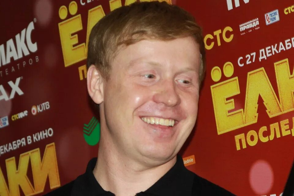 Рыжий из реальных. Антон богданов елки. антон богданов режиссер елки. антоха из реальных пацанов. антон богданов 2025.