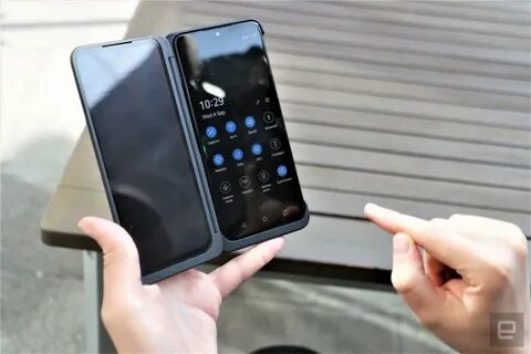 Телефон с 2 экранами