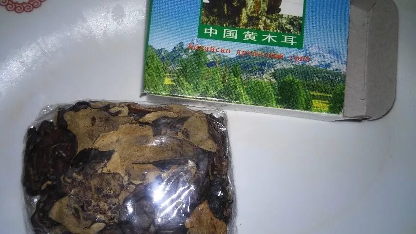 Сушеные китайские грибы в коробочке. Китайский древесный гриб 14гр. Грибы древесные сушеные муэр китай 250 гр. Сублимированный черный древесный гриб. Грибы древесные сушеные муэр.