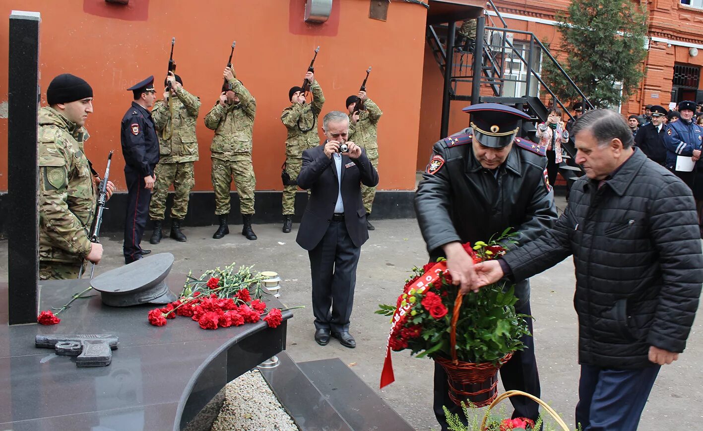 Омвд хасавюрт. Начальник горотдела хасавюрт. начальник полиции хасавюрта. хасавюртовский горотдел полиции. начальник хасавюртовского ровд.