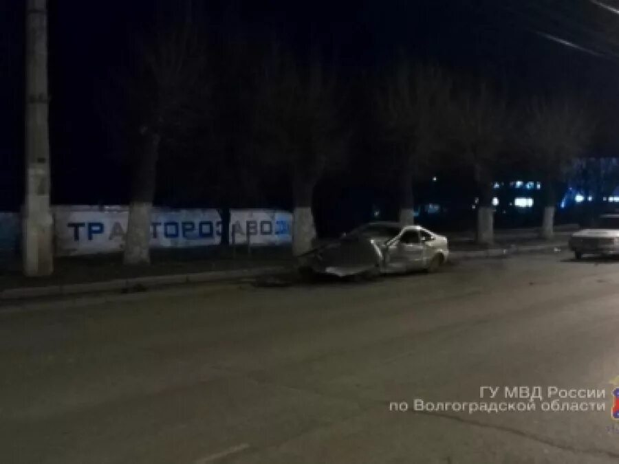 ДТП В Волгограде за сутки в Тракторозаводском районе. Драка в Волгограде Красноармейский ударился об бордюр.