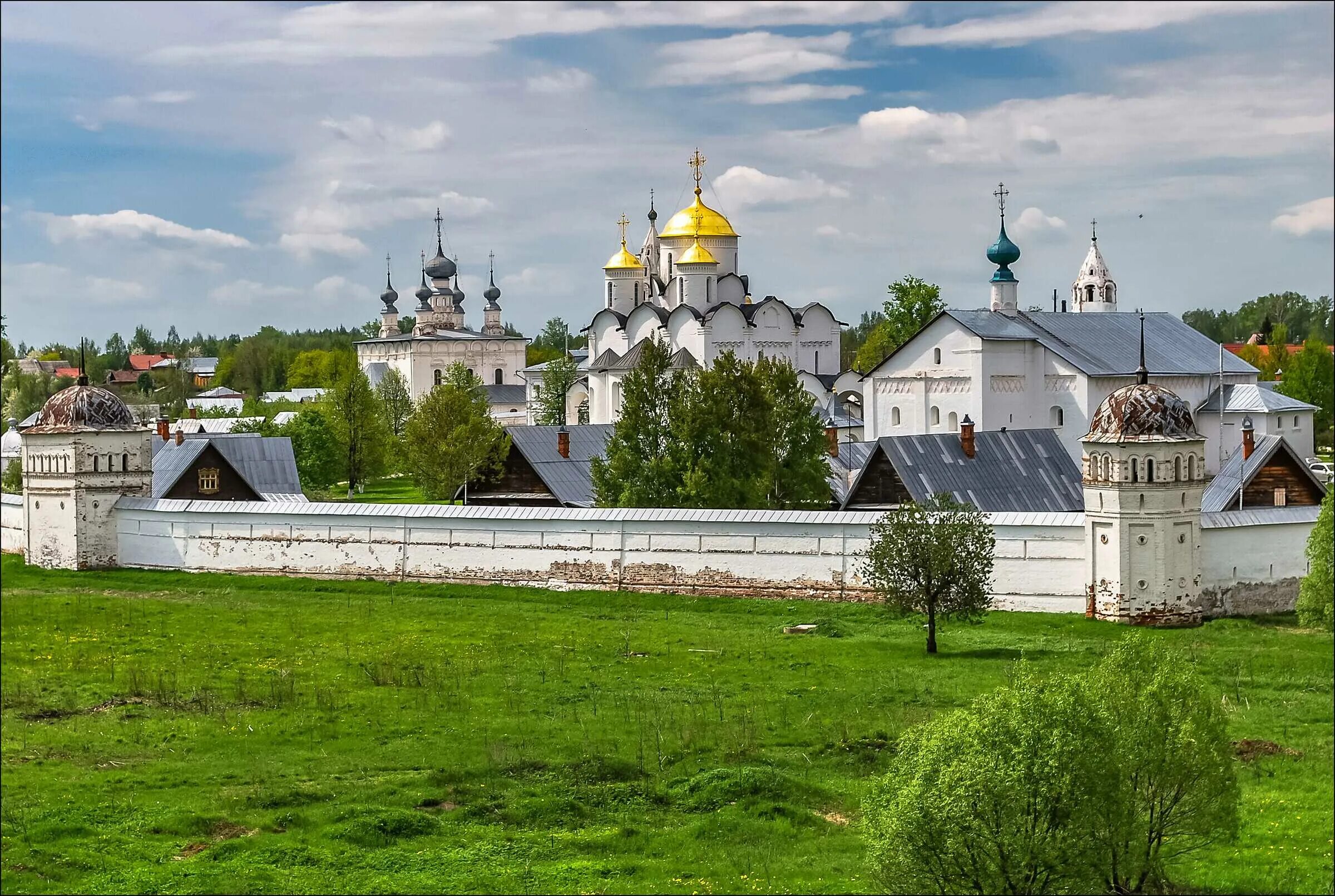 Достопримечательности суздаля фото с названиями. Покровский монастырь Суздаль. Город Суздаль Покровский монастырь. Достопримечательство Суздаля. Суздаль город музей.