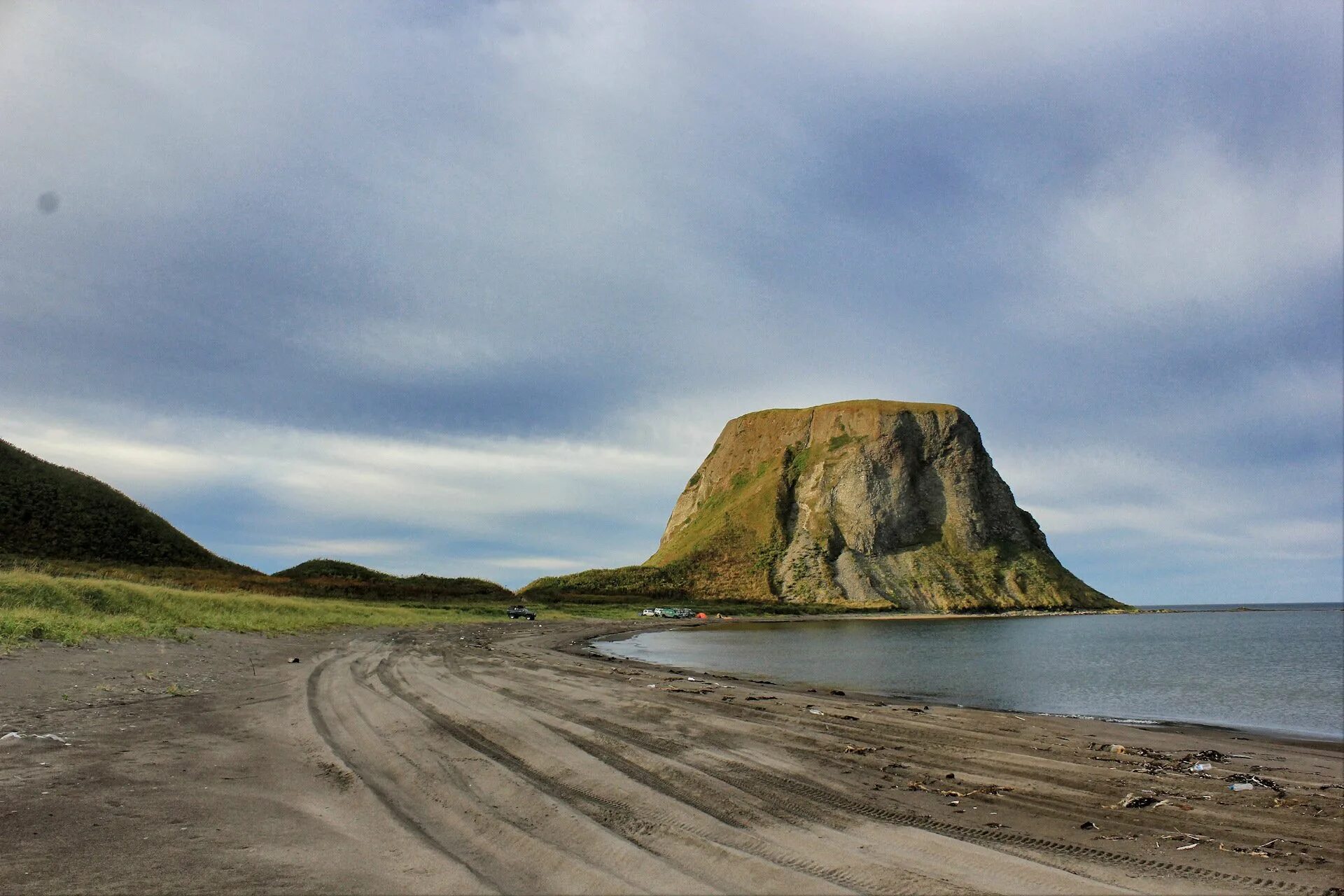 Сахалин мыс крильон маяк. Крильон сахалин поселок. Бухта тихая южно-сахалинск. Мыс крильон сахалин. Сахалин футбол.