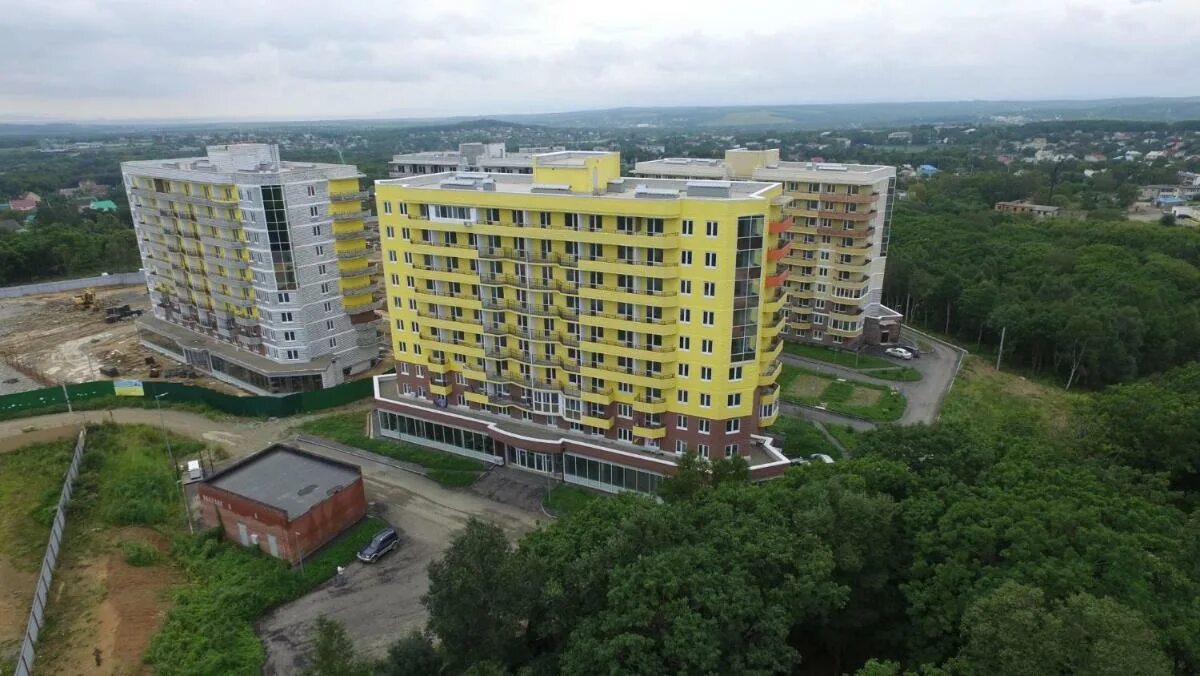 Надеждинское полесье приморский. Жк надеждинское полесье. надеждинское полесье владивосток. квартира надеждинское полесье. офис продаж полесье надеждинское.