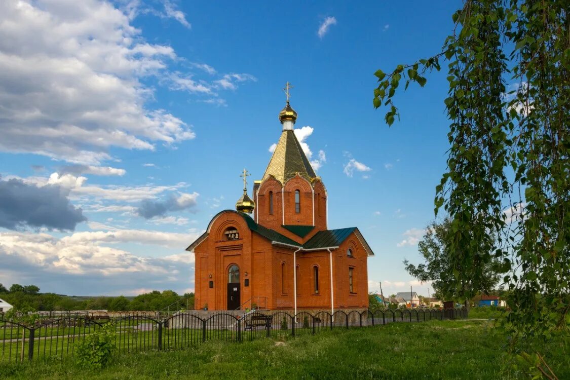 Храм село Ильинка Алексеевский район Белгородская область. Храм Святого пророка Илии Ильинка Белгородской области. Церковь Илии пророка Алексеевка. Село Ильинка Алексеевский район.