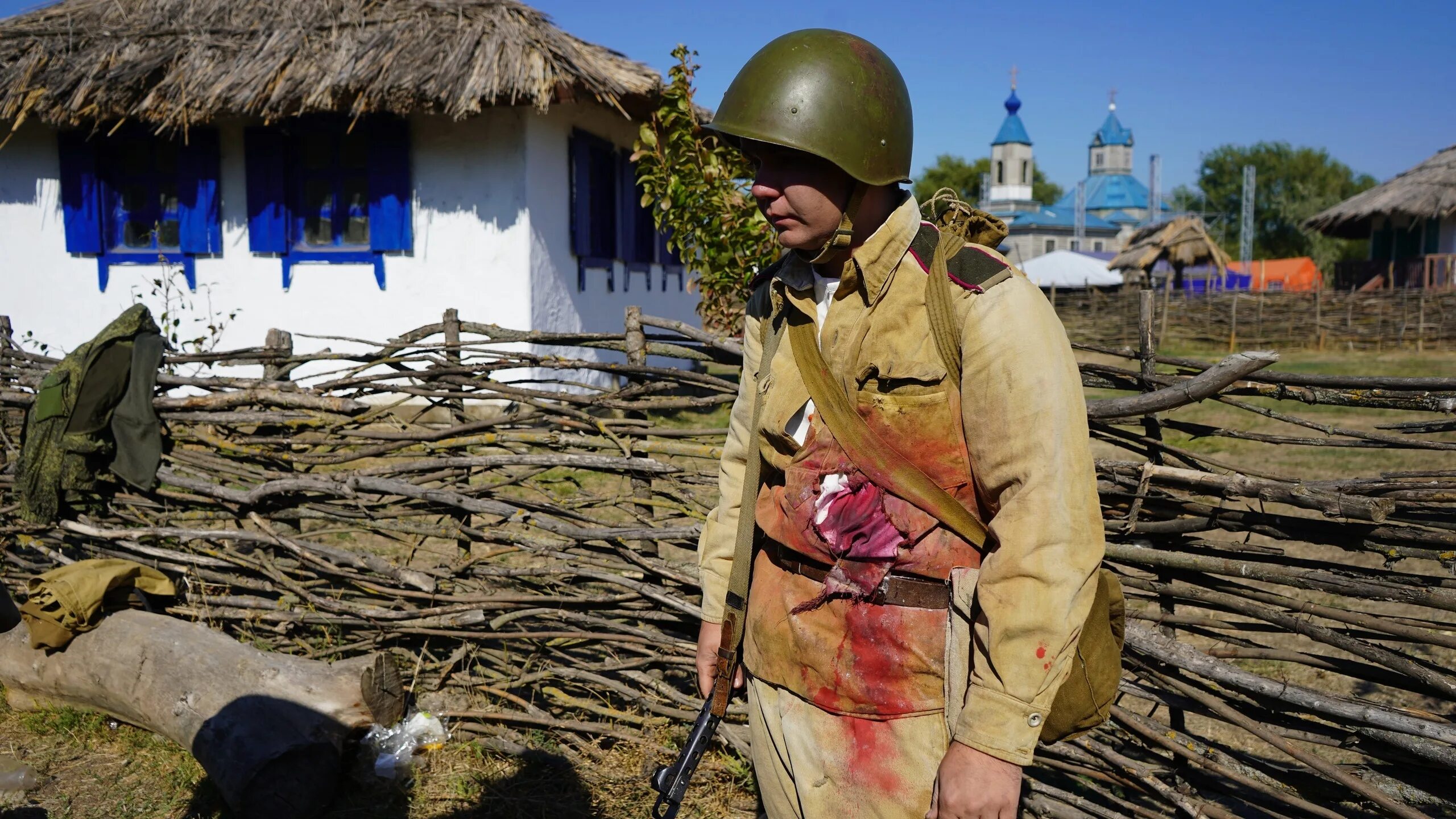 Ростов реконструктор. Реконструкция бородинского сражения. Аэродром казачья ставрополь. Реконструкторы ростова на дону. Два казака.