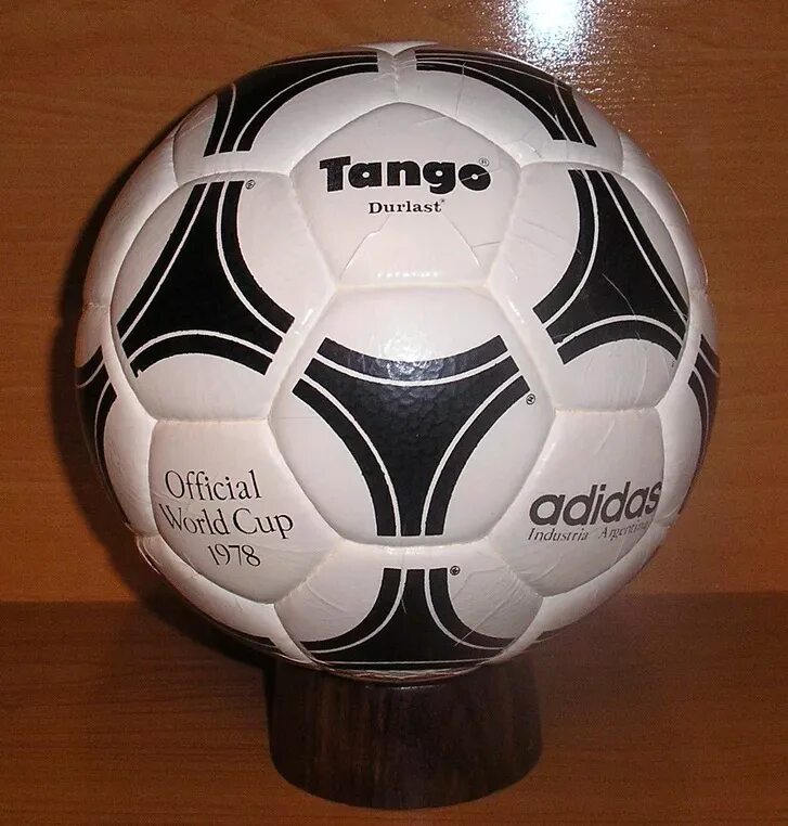Легендарные мячи. Adidas Tango 1978. Adidas Tango Original 1978 Boost. Adidas Tango Original кроссовки 1978. Мяч Tango 1978.