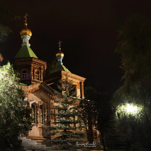 Кафедральный собор новочеркасск. Собор христа спасителя ночь. Храм работает ночью. Церковь пролитой крови екатеринбург. Храм работает ночью.