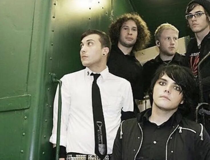 My chemical romance this is how. Фотосессия my chemical romance в белых костюмах. My chemical romance 2010. My chemical romance и green day. My chemical romance.