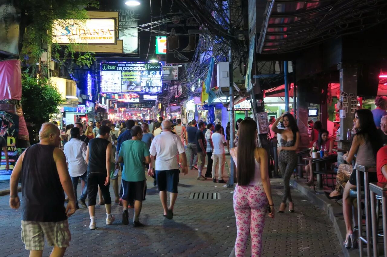 Thai streets. Паттайя Волкин стрит. Тайланд Паттайя Walking Street. Паттайя Таиланд Уолкинг стрит (Walking Street).. Волкин стрит Паттайя 2022.