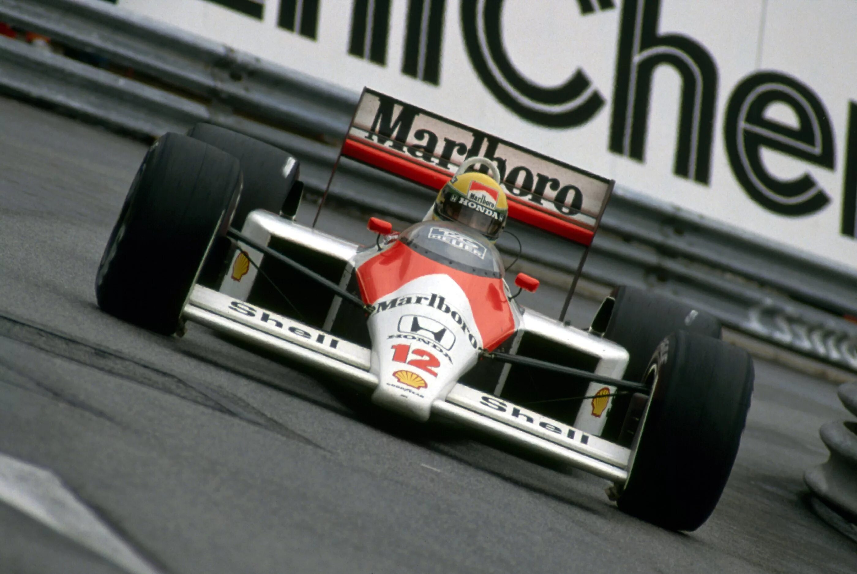 Прост формула 1. MCLAREN mp4/4 Айртон Сенна 1988. MCLAREN f1 1988. Макларен Хонда 1988.