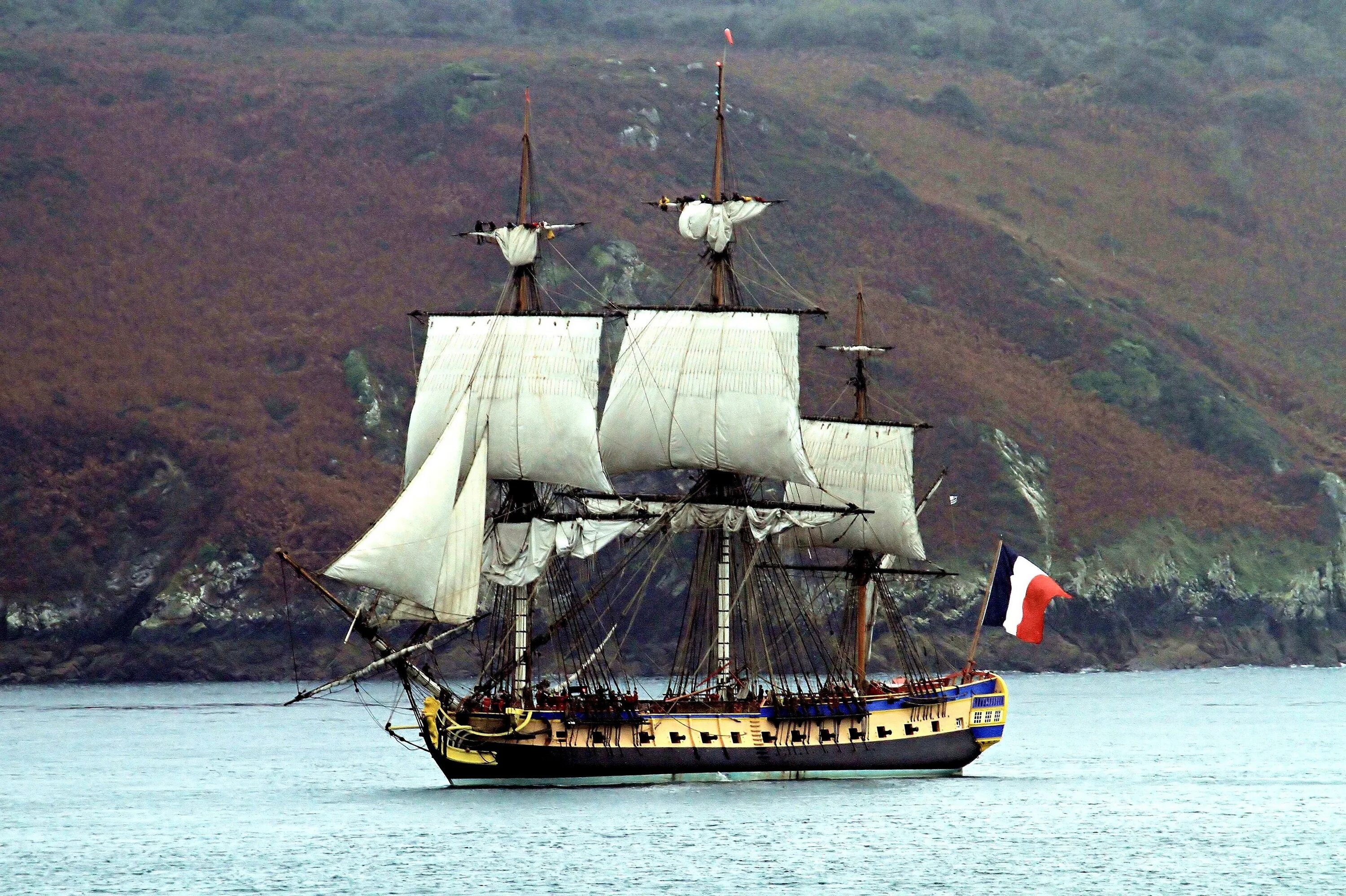 Французский парусный Фрегат Hermione. Парусный корабль мановар. Парусный корабль 17 века Фрегат. Мановар корабль 17 век. Фрегат 17