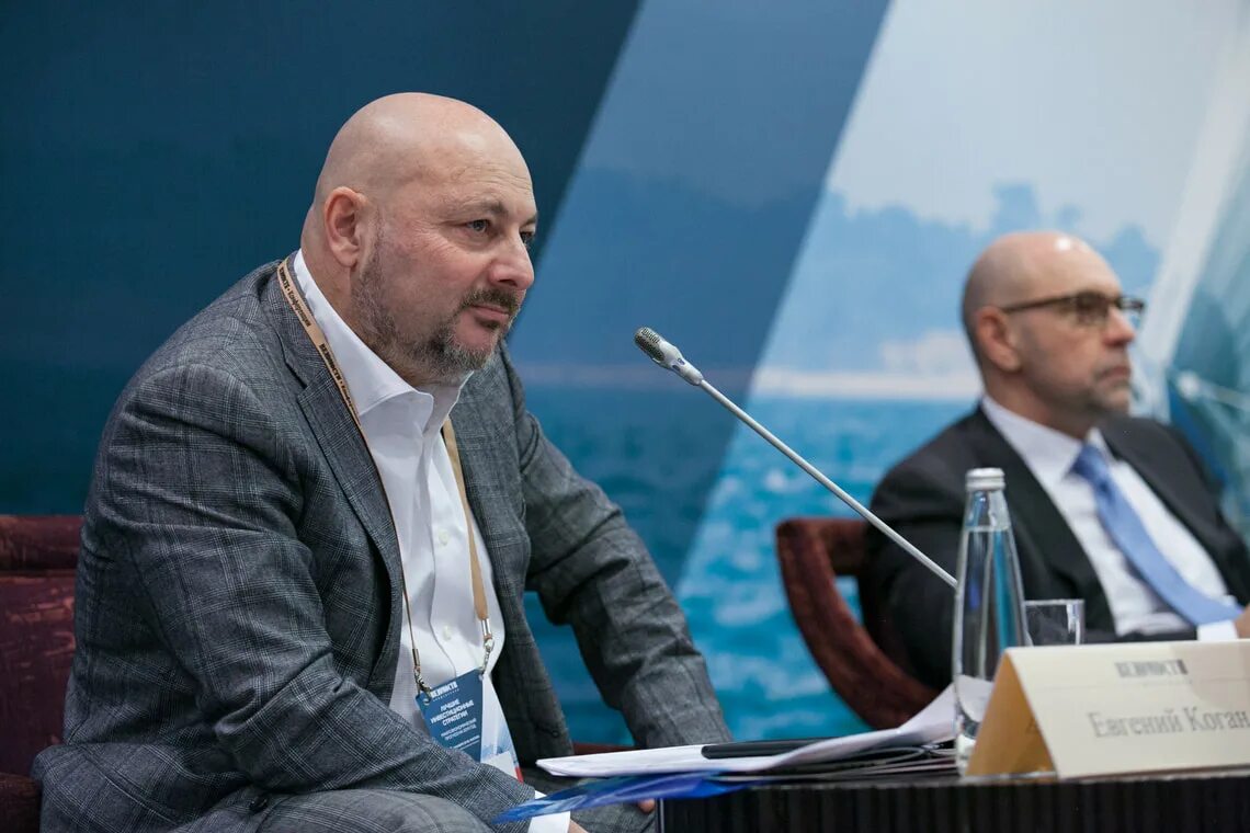 Евгений Коган - РБК Pro: "Будет ли крах доллара? Не смешите мои тапочки" :: РБК 