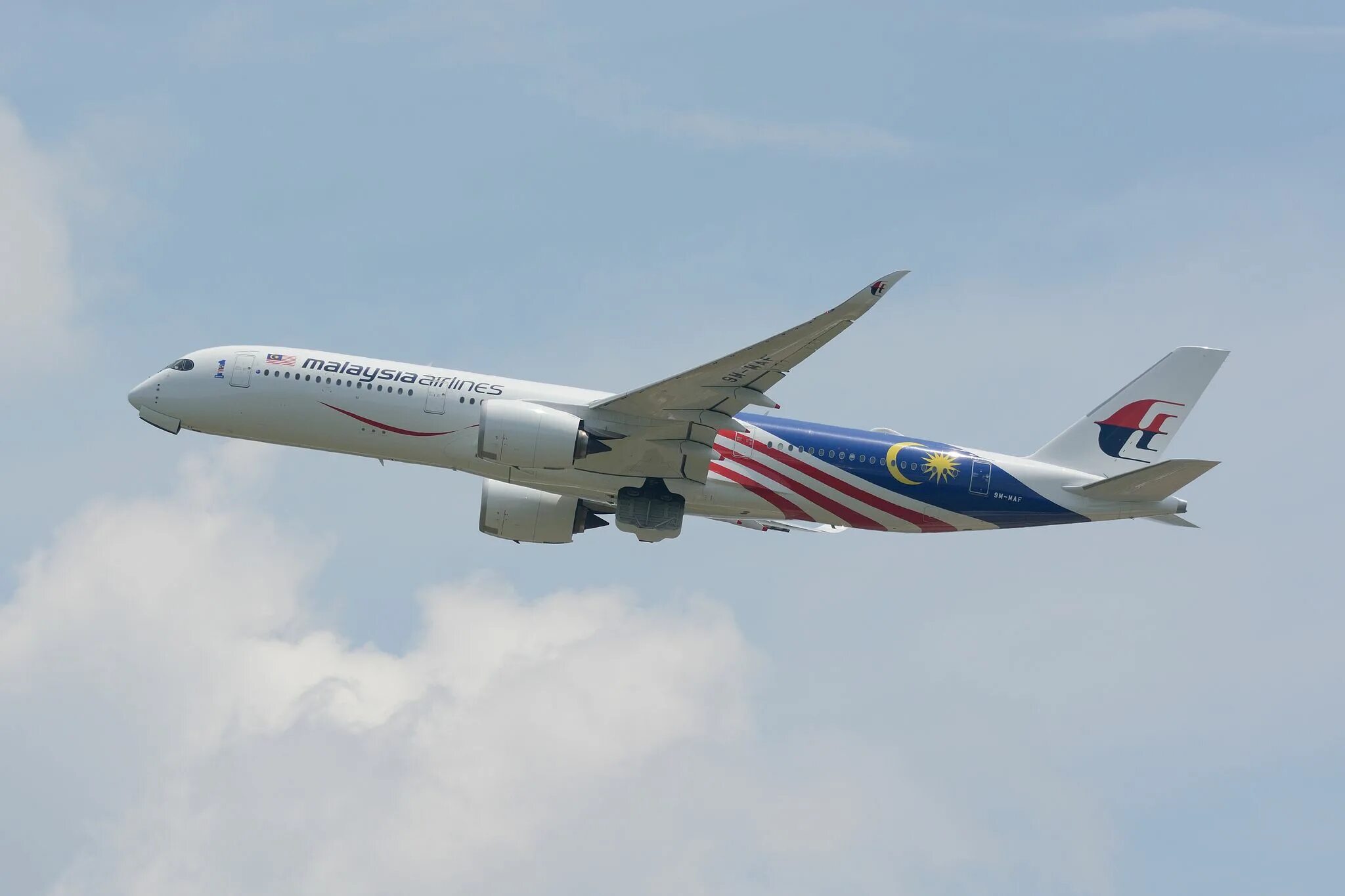 Авиакомпания малазийские авиалинии. Airbus a350-900 Malaysia Airlines. Малайзия Аирлинес. А350 900 Малайзия АИР.