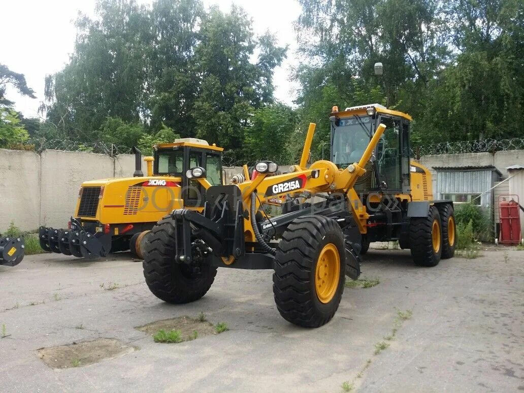 Грейдер xcmg gr215. XCMG gr2153a. Грейдер 215 XCMG. Автогрейдер XCMG 2153. Автогрейдер XCMG gr2403.