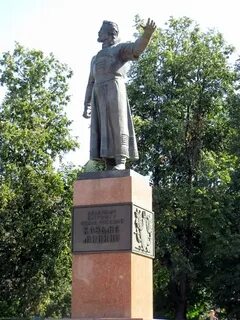 В каких городах установлены памятники минину