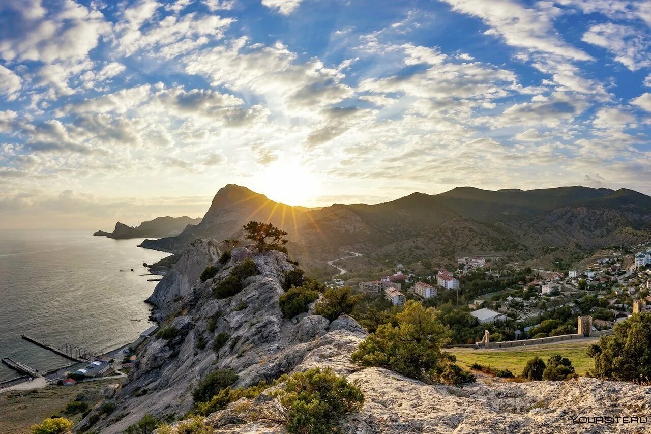 Где красиво в крыму. Южный берег Крыма Судак. Крымский полуостров природа Ялта. Судак мыс Капчик. Крым Судак горы.