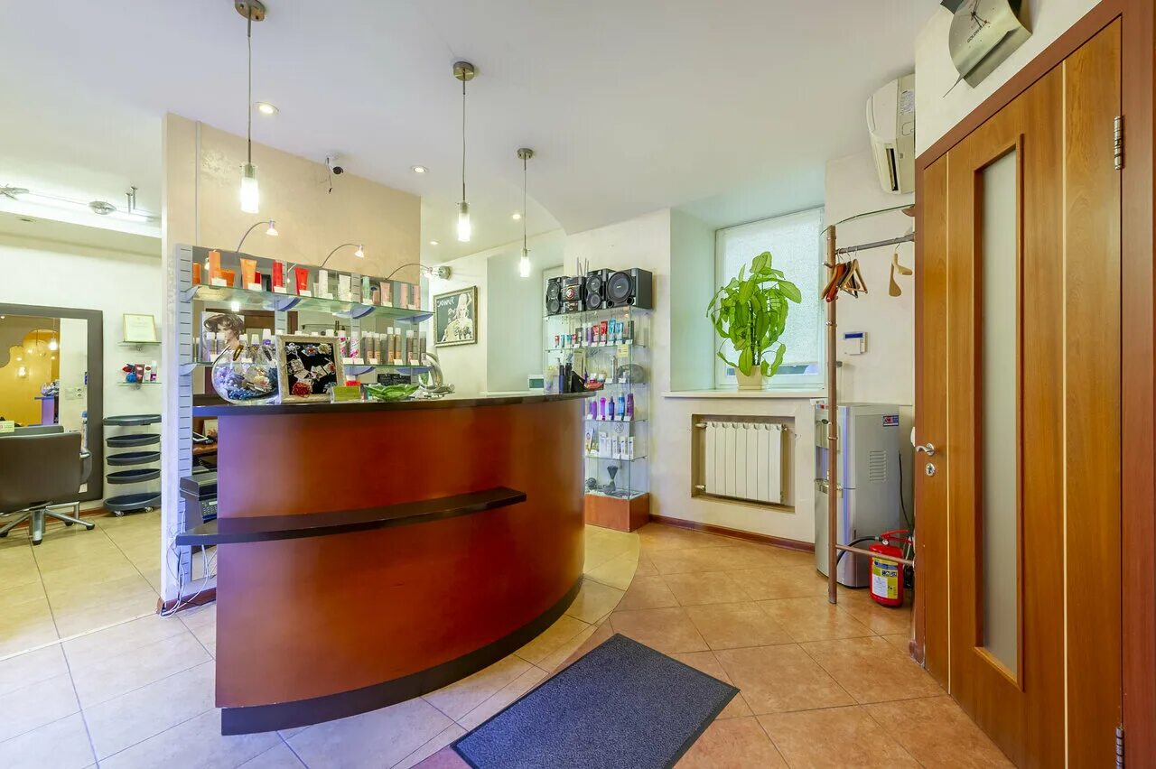 Салон красоты в саду. Салон красоты девочки чистые пруды. Салон s tet мясницкая. Салон красоты чистые пруды. Название студии красоты.