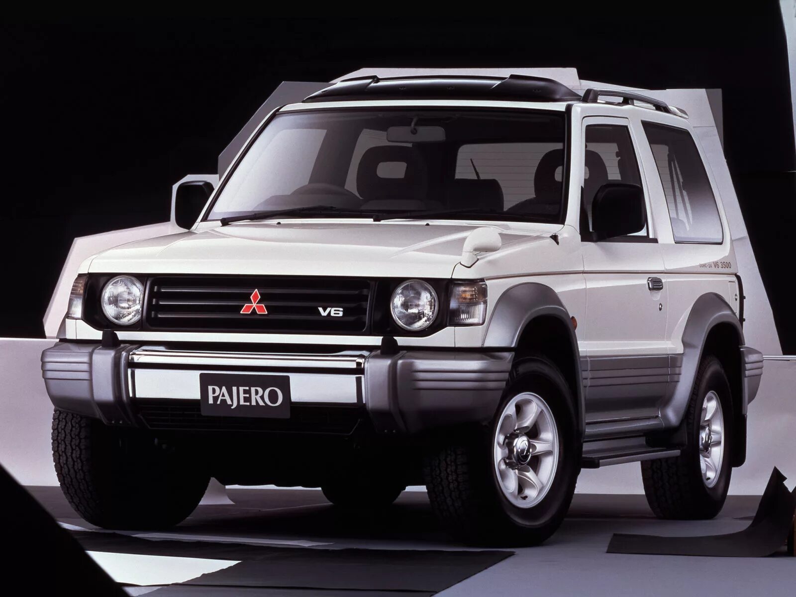 Mitsubishi pajero ii. Mitsubishi Pajero 2 1991-1997. Mitsubishi Pajero 2 1991. Pajero Metal Top 1991. Митсубиши Паджеро 2 поколения.