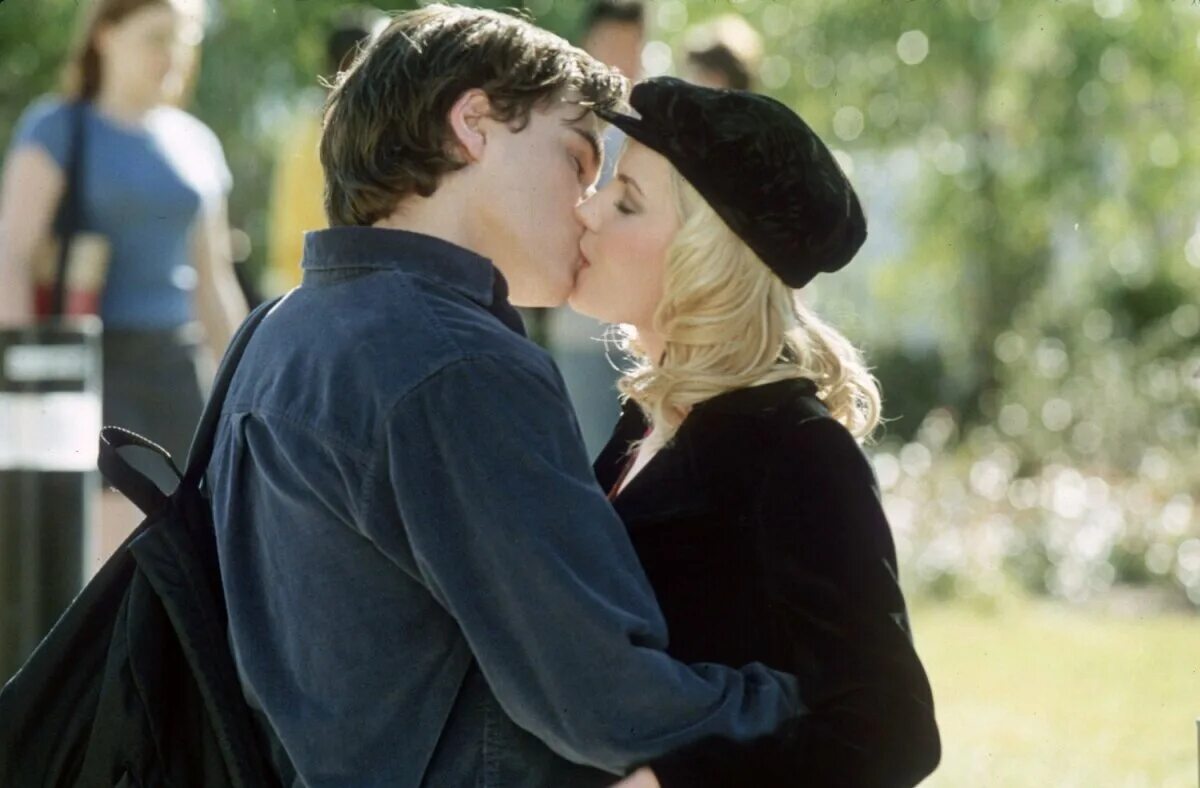 Элиша катберт соседка. Элиша катберт соседка. Соседка фильм 2004 келли. Соседка 2004 элиша катберт. Соседка музыка.