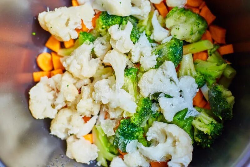 Брокколи цветная капуста морковь. Овощи брокколи. Свежие овощи. Овощи цветная капуста брокколи. Капуста и морковь.