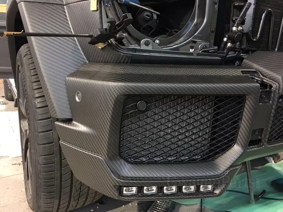 Расширители арок на g463. Арки brabus широченные 463. Расширители арок гелендваген. Крылья гелендвагена. W463 жабры багажника.