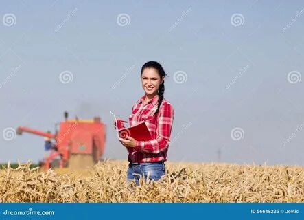 Женщины на полях своих
