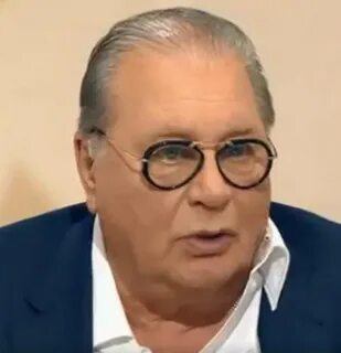 Сколько лет смирницкому