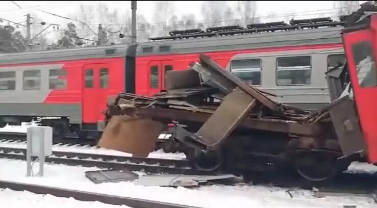 Разрыв поезда. Депо Куровская. Депо Куровская разорванный вагон. Электричка разорвалась.