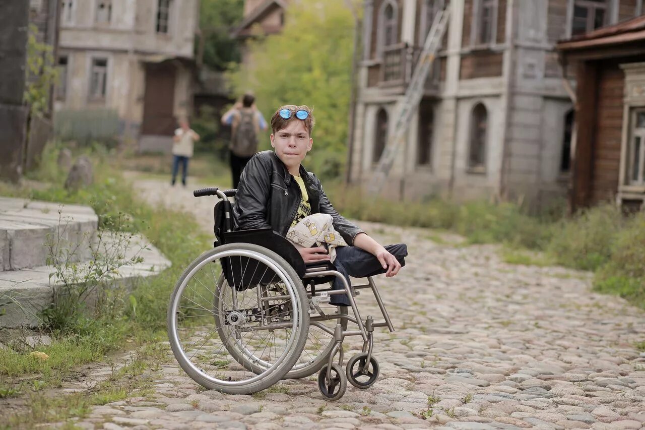 Фото инвалидов. Дети инвалиды. Одинокие инвалиды. Одиночество инвалидов. Взрослые инвалиды.