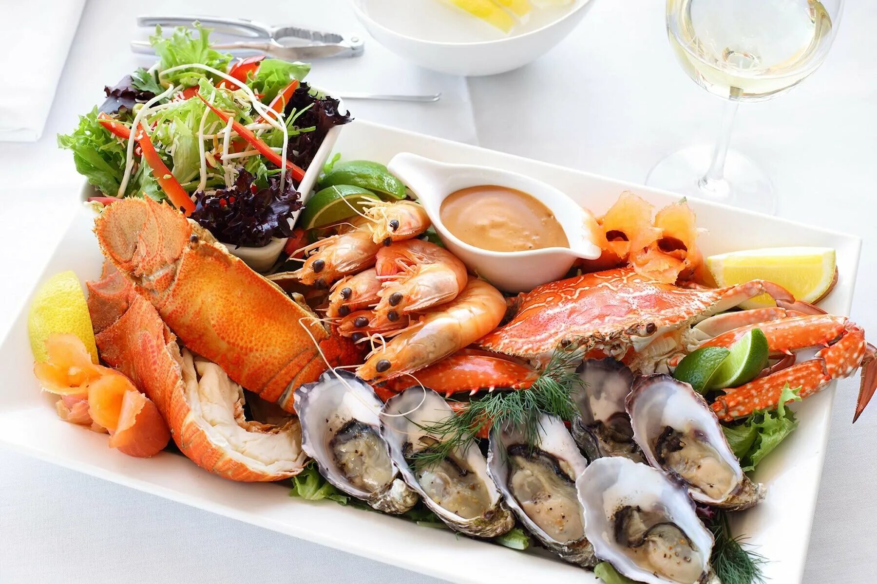 Рецепты еды в sea. Устрицы, лангусты, омары. Красивые морепродукты. Ассорти из морепродуктов. Блюда из рыбы и морепродуктов.