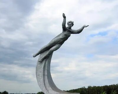 Памятник дню космонавтики