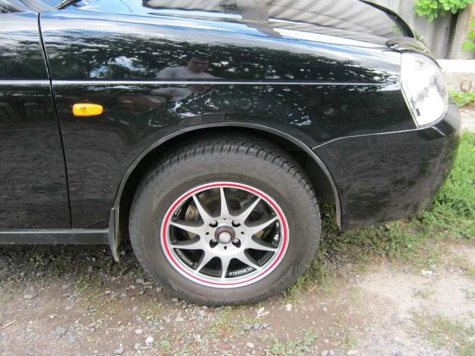 Приора с проставками на колесах r15. Приора на дисках ет35. Вылет дисков приоры. Вылет дисков приоры. Литые колеса на ваз 2110 с вылетом 45.