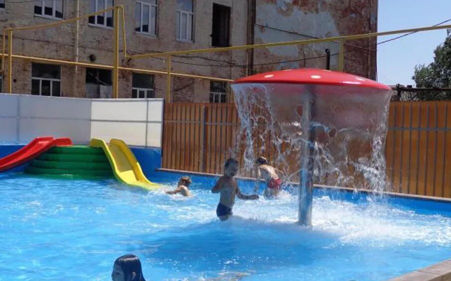 Г. Аквапарк астрахань джона рида. Аквапарк голден клаб астрахань. Аквапарк звездный астрахань. Аквапарк 21 век волжский.