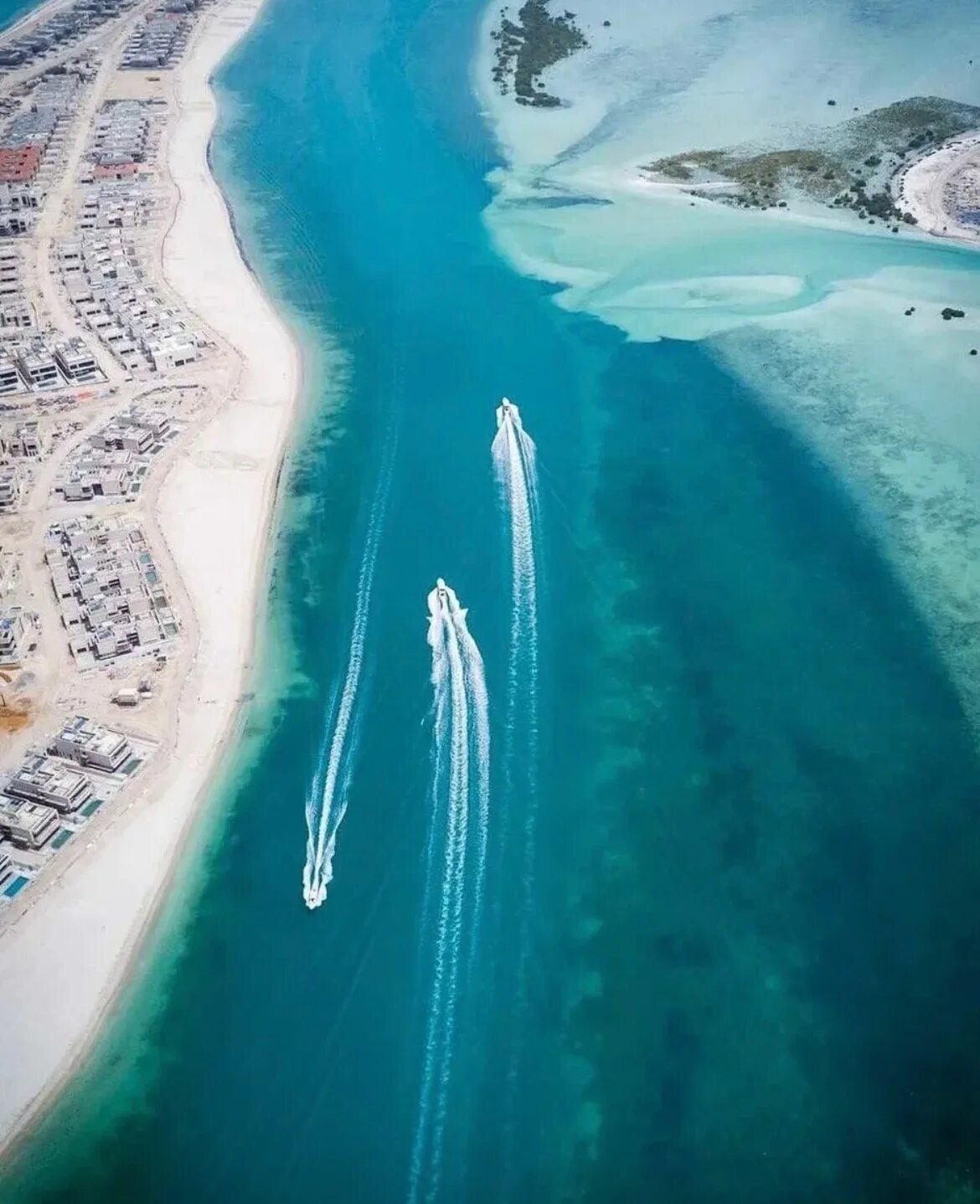 Остров Саадият Абу. Пляж Саадият Абу-Даби. Saadiyat Island Дубай. Белоснежный пляж Саадият Абу-Даби.