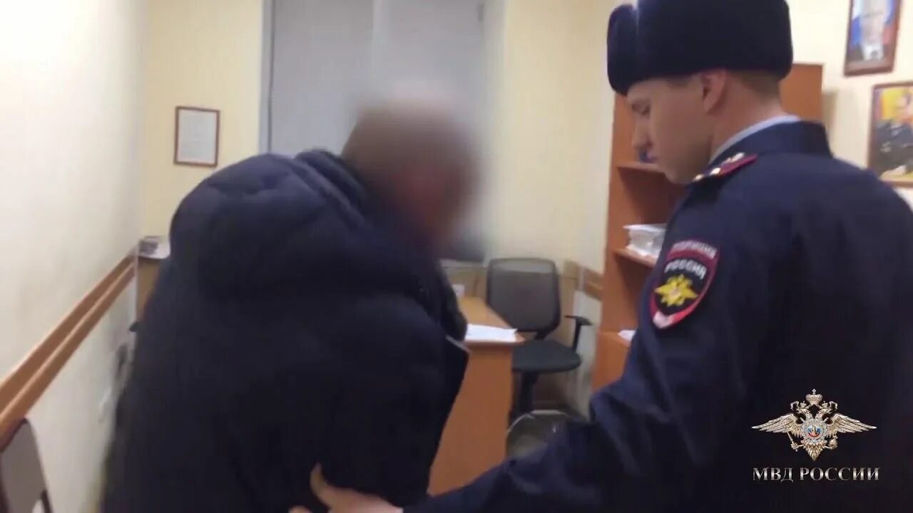 Захват девочки в омске. В омске наркоман взял в заложницы 13-летнюю. В омске освободили 13 летнюю заложницу. Освобождение 13-летней заложницы в омске. В омске освободили 13 летнюю заложницу.